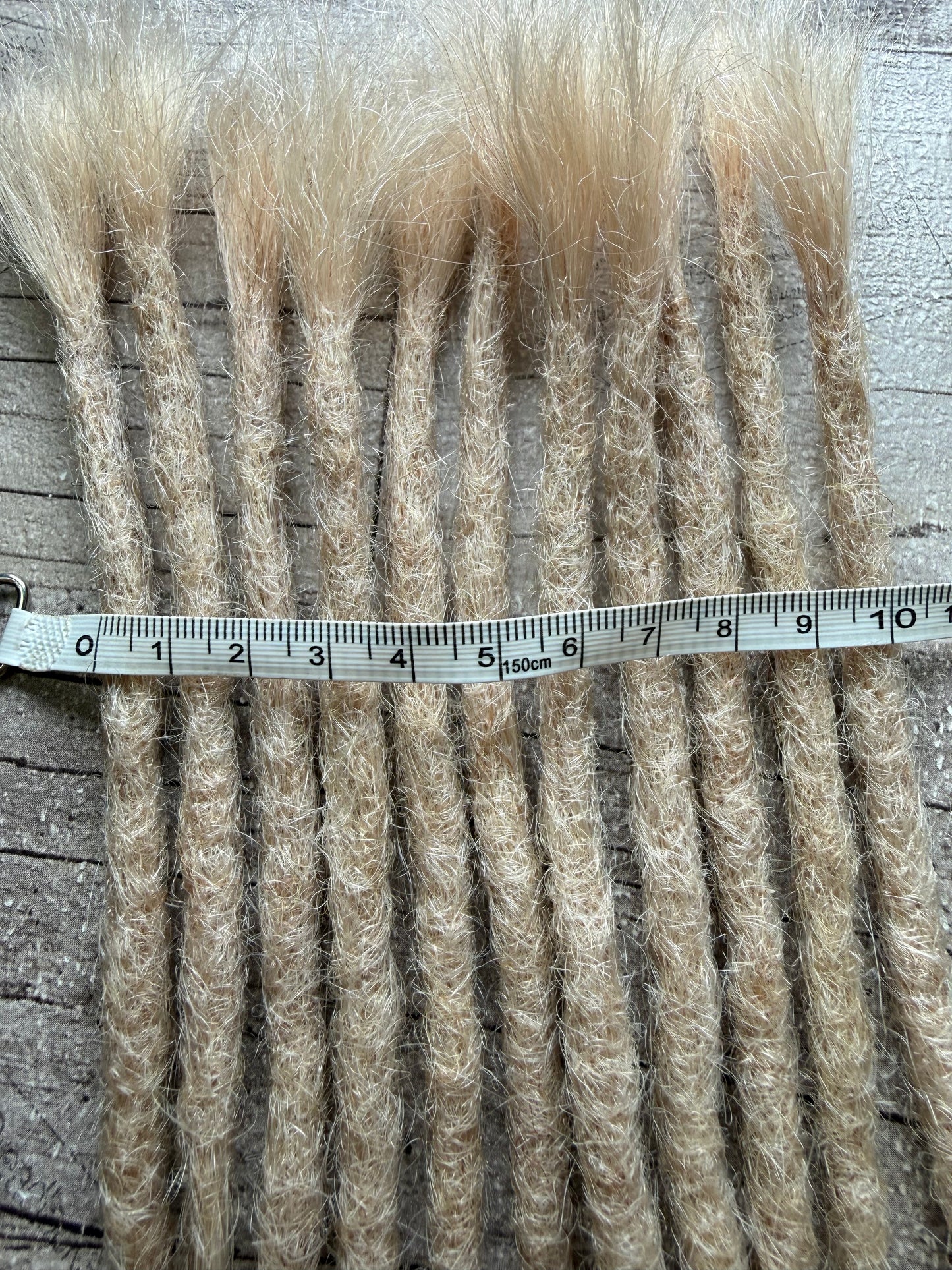 Sara: x50 dreadlock extensions